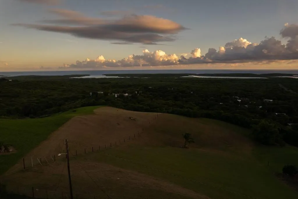 Hill Top Apartment With 360 Degree Balcony View Vieques